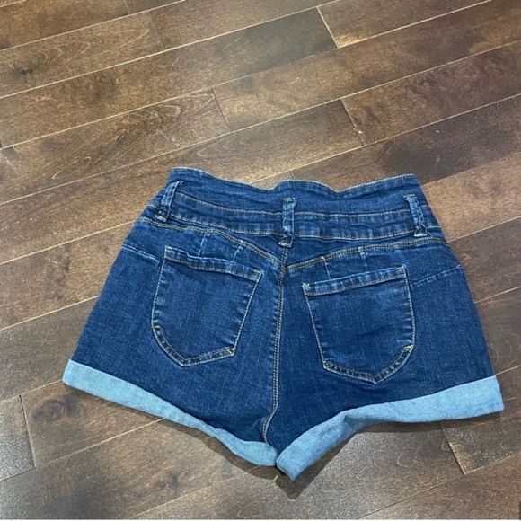Curvy fit jean shorts - Picture 2 of 3